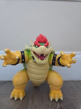 Nintendo Super Mario Bowser Action Figure Electronic Light-Up Fire Feature